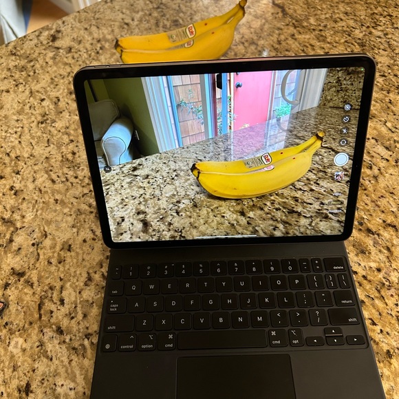 2021 iPad Pro - 11” - Picture 15 of 16